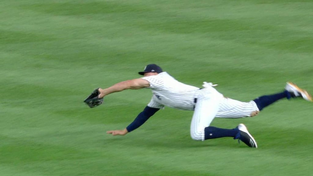 Phillies: Didi Gregorius makes incedible diving catch to deny Padres