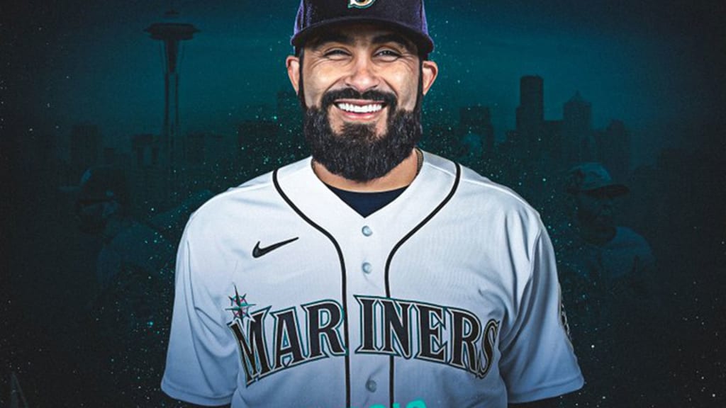 Mariners release Sergio Romo