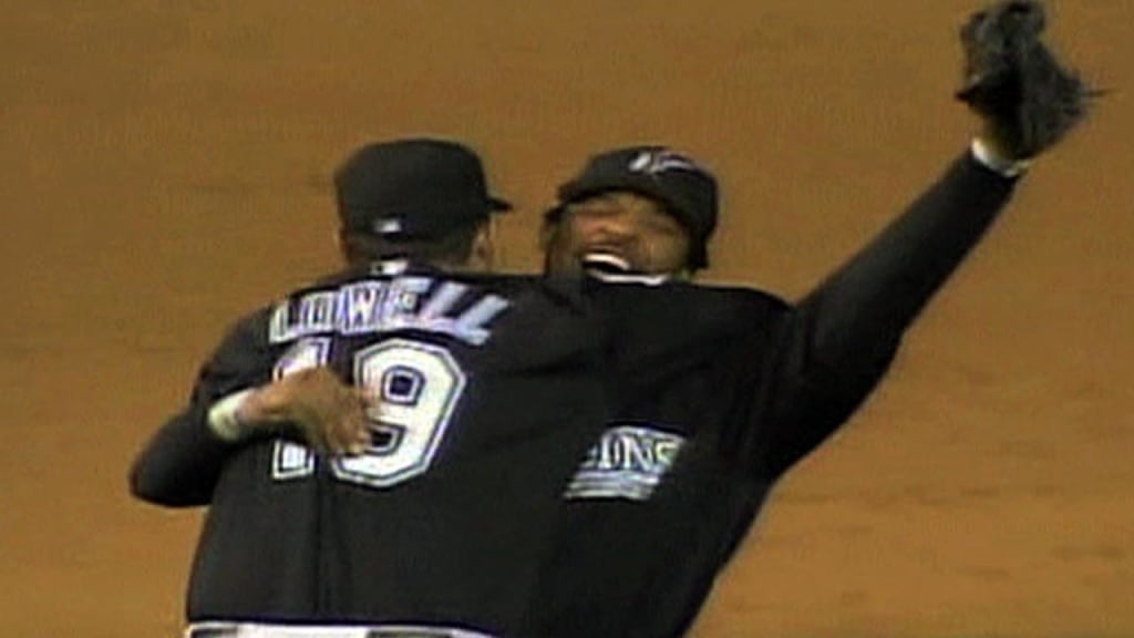 This Day In Marlins History: Lowell the hero in dramatic 2003 NLCS Game 1  victory - Fish Stripes