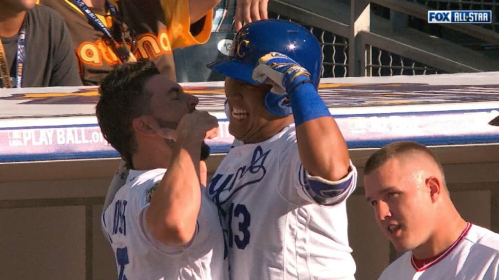 Salvador Perez gets massive Royals World Series tattoo on biceps