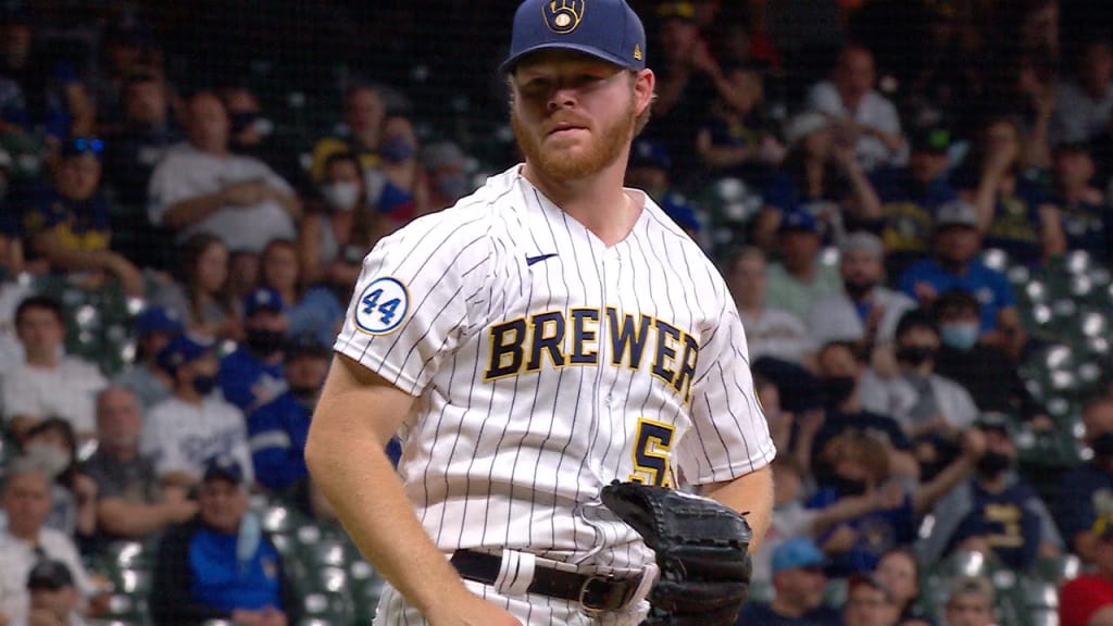 Hader earns 37th straight scoreless appearance as Brewers beat Cards