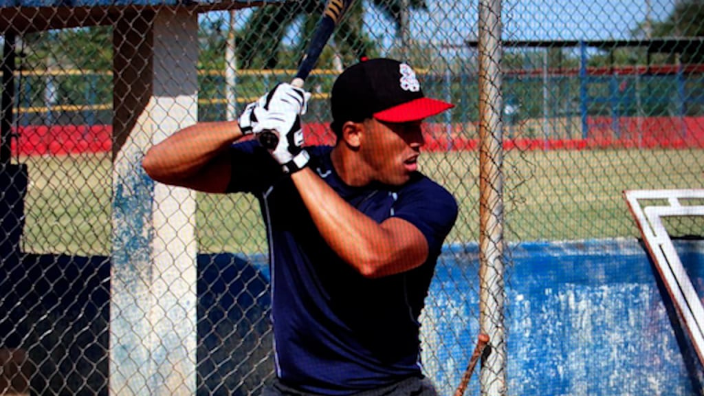 Cuban defector Aledmys Diaz has stunning impact on Cardinals