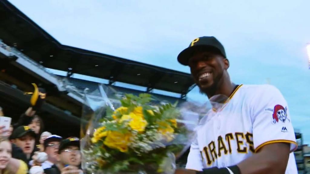 McCutchen gives his batting gloves to adorable fans