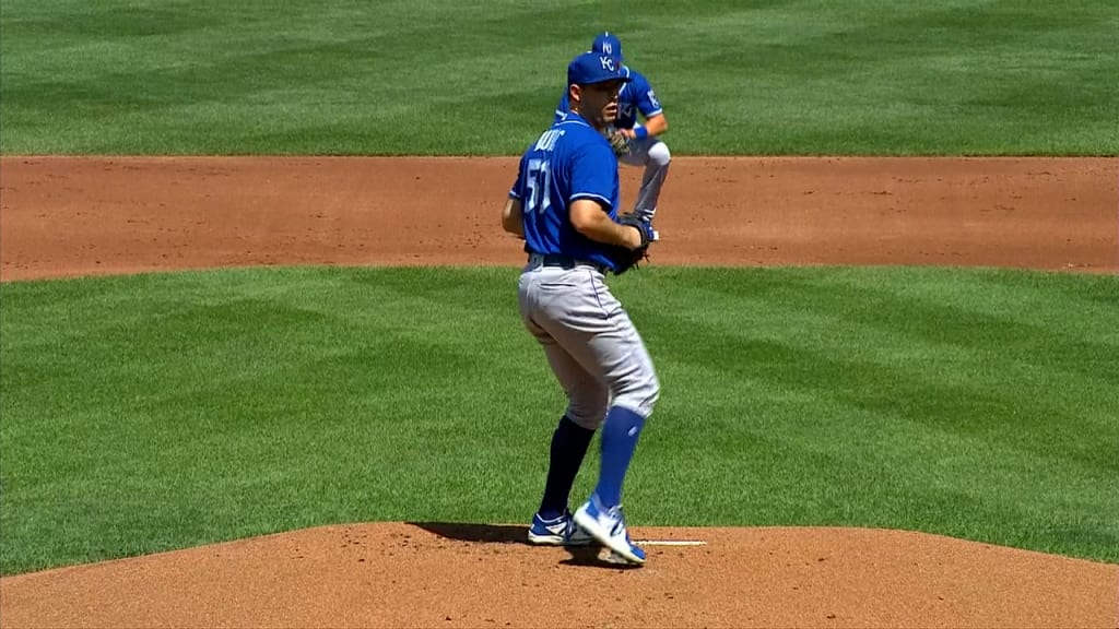 Royals' Andrew Benintendi on IL with fractured rib