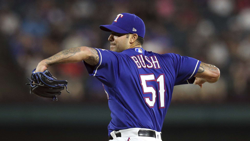 Brewers acquire relief pitcher Matt Bush from Rangers