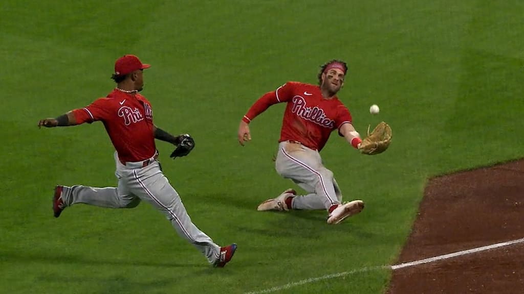 Bryce Harper slugs 2 more homers as Phillies pound Braves 10-2 in Game 3 of  NL Division Series – KGET 17