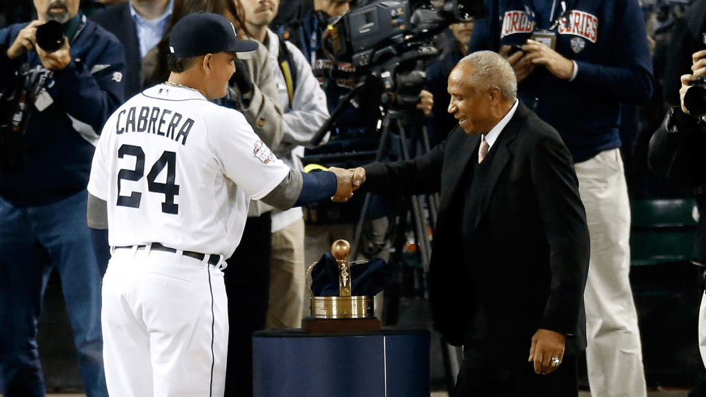 Miguel Cabrera gets Triple Crown trophy from MLB (Pictures)