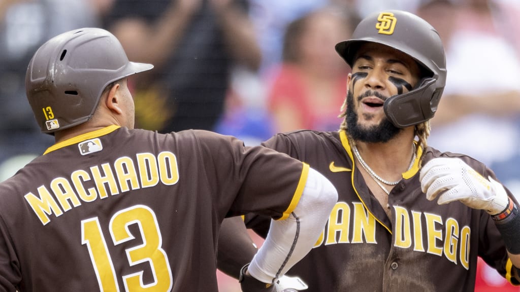 Padres considering return to brown uniforms