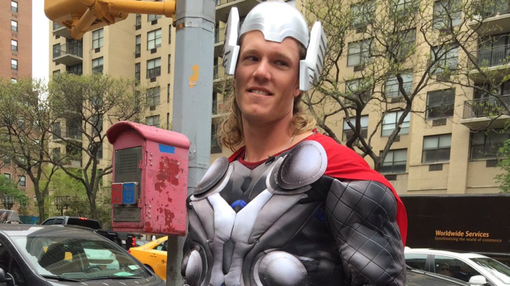 New York Mets Shirt Noah Syndergaard Marvel Thor XL “Here Comes