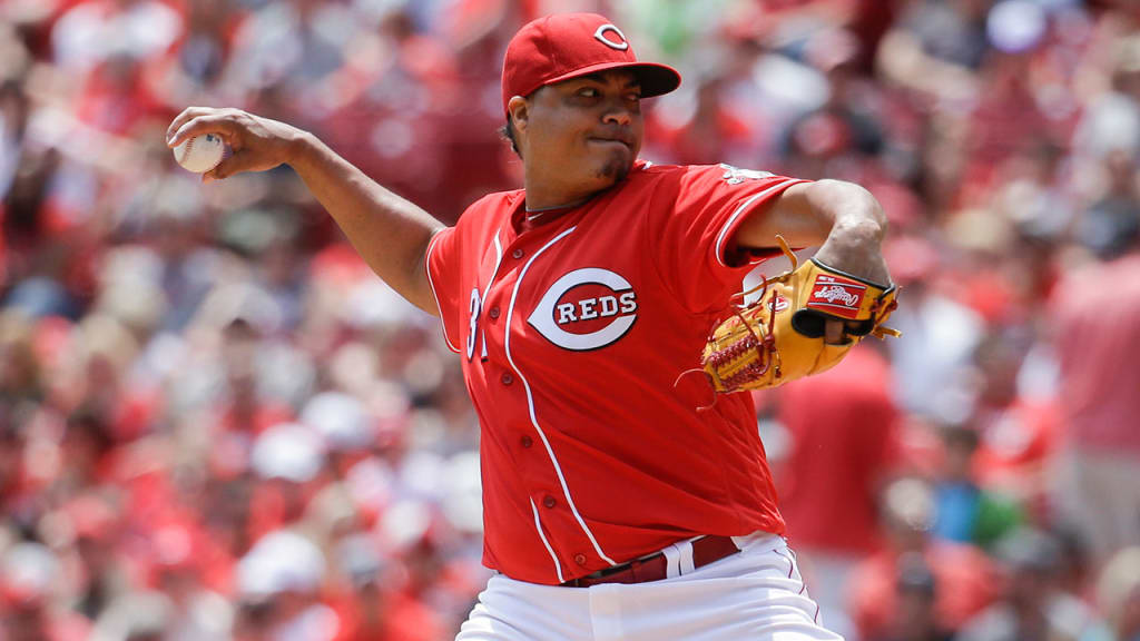 After throwing back-to-back quality starts, Reds right-hander Alfredo Simon has now allowed 15 ER in his last two starts. (AP)