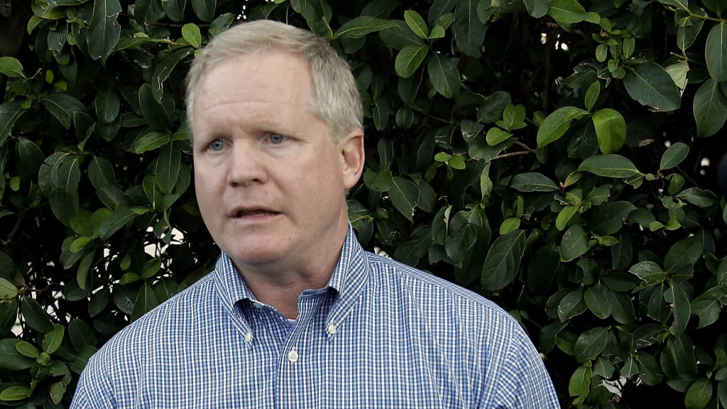 Neal Huntington, Pittsburgh Pirates general manager, talks with members of the media at the annual baseball general managers' meetings, Monday, Nov. 13, 2017, in Orlando, Fla. (AP Photo/John Raoux)