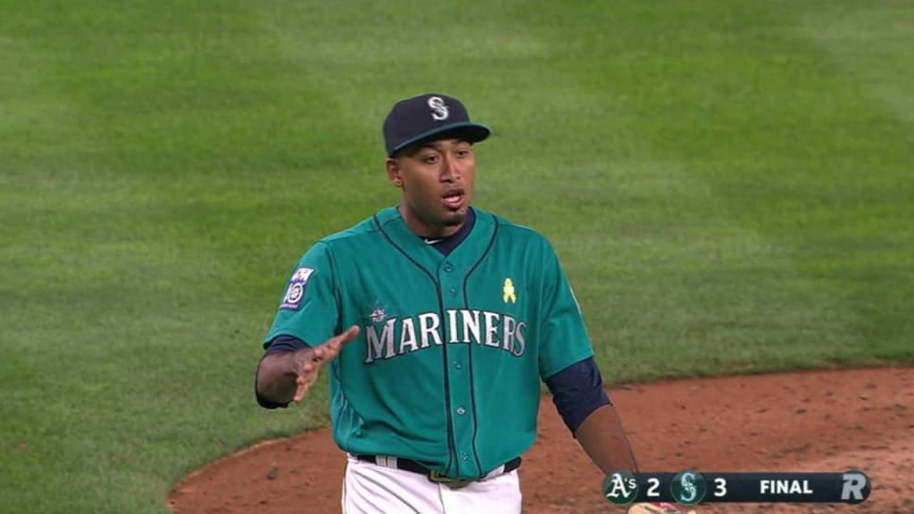 Mariners closer Edwin Diaz puts family and community first