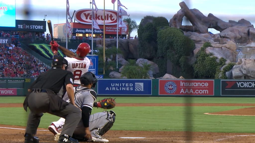 Photo: Angels' Mike Trout smiles after drawing a walk