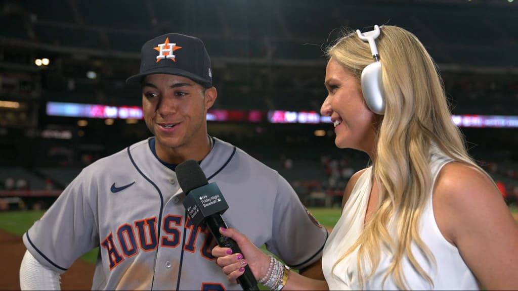 Jeremy Peña hits first homer as parents are interviewed