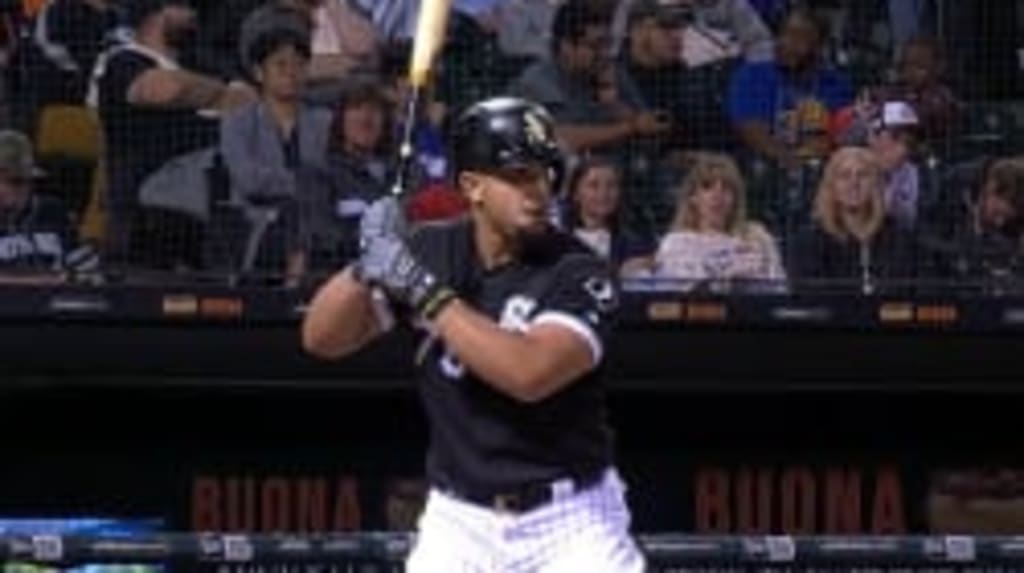 Jose Abreu wants to learn English to sing the national anthem