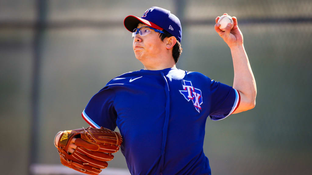 Hyeon-Jong Yang makes Rangers Spring Training debut