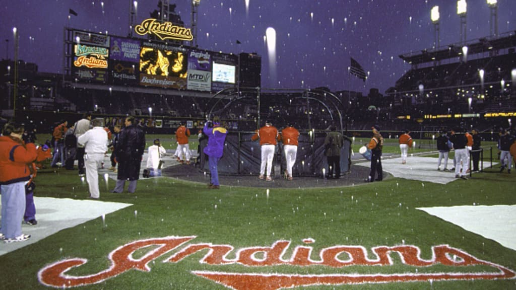 Baseball: World Series: View of snow falling during Cleveland Indians batting practice before Game 4 vs Florida Marlins at Jacobs Field.
Cleveland, OH 10/22/1997
CREDIT: John Iacono (Photo by John Iacono /Sports Illustrated/Getty Images)
(Set Number: X53791