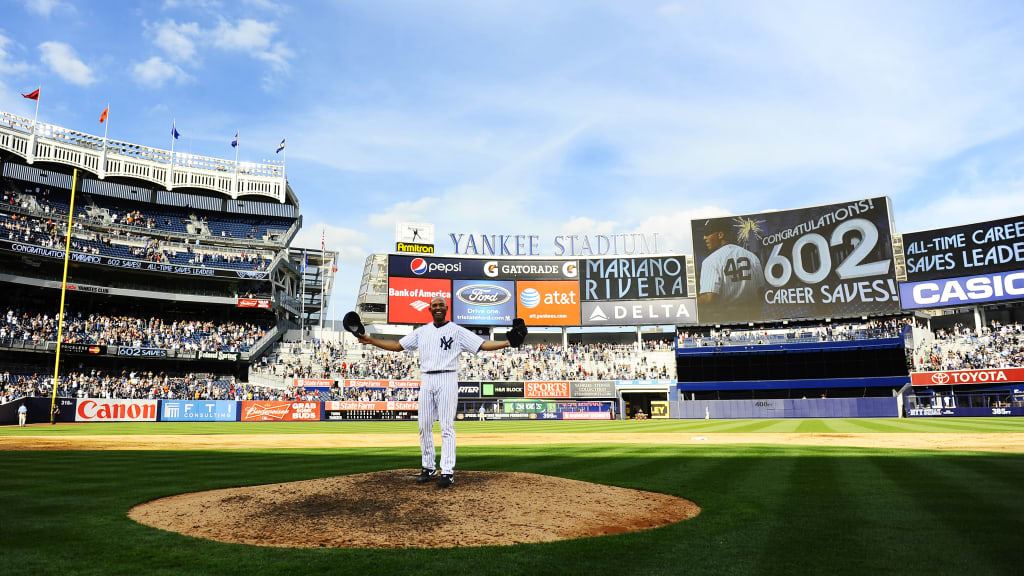 Mike Mussina and Mariano Rivera put on their Hall of Fame uniform