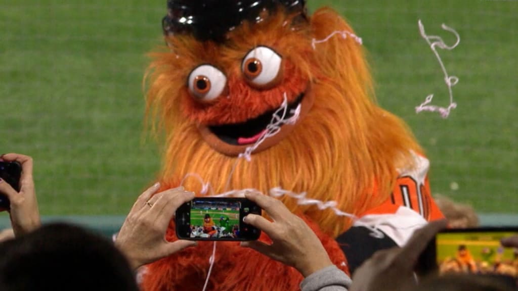 Yes, Gritty, The Phanatic & More JUST Reopened I-95 in the Most Philly  Moment Ever
