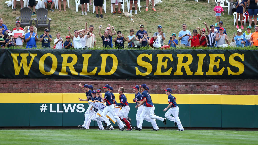 Members of the Mid-Atlantic Team from New York do a victory lap after defeating the Asia-Pacific Team from South Korea in the World Series Championship Game. (Alex Trautwig/MLB Photos)