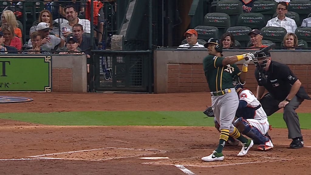 Brewers Khris Davis Nearly Robs Home Run but Loses Ball in Worst