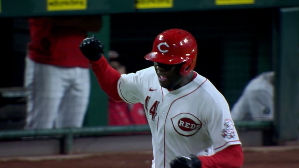 Votto hits 2 more homers as Reds roll past Cubs 7-4