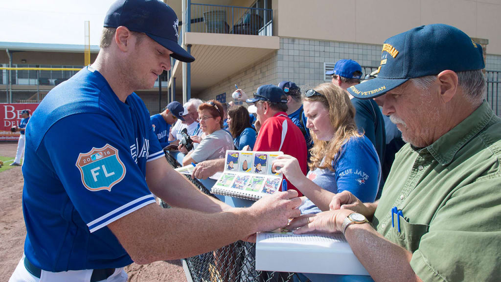 In his Blue Jays debut, Gavin Floyd gave up one run over two innings against the Pirates. (AP)