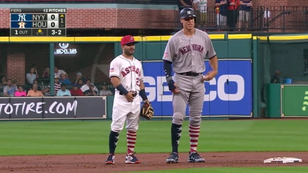 Jose Altuve needed a boost for photo with Aaron Judge