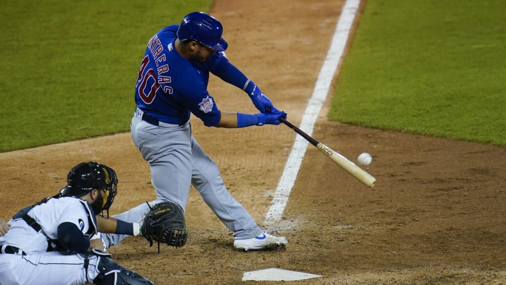 Cubs to monitor Willson Contreras after taking a pitch off his