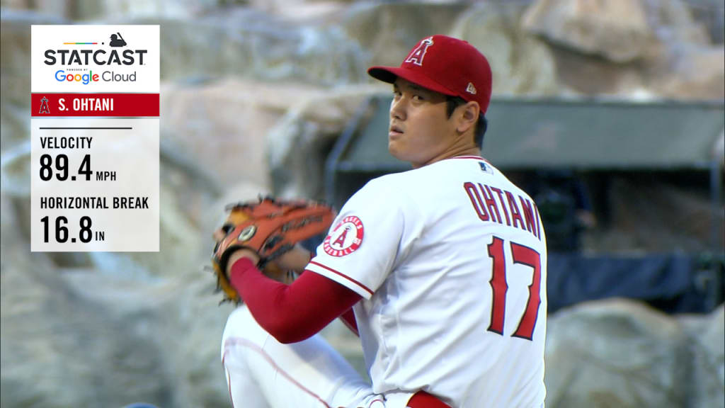 Shohei Ohtani single breaks glove