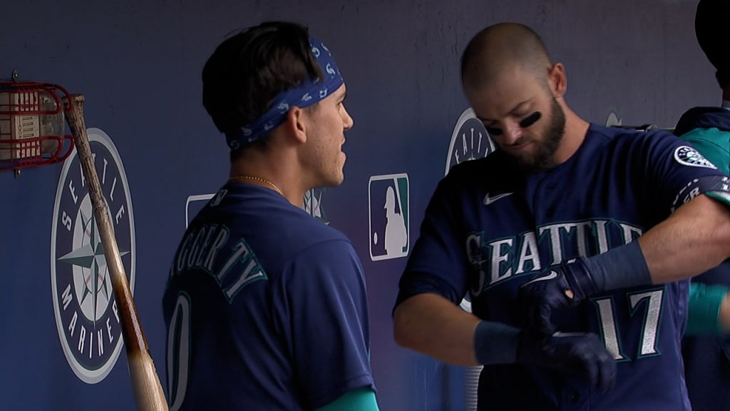 Mariners players embrace Home Run Trident 