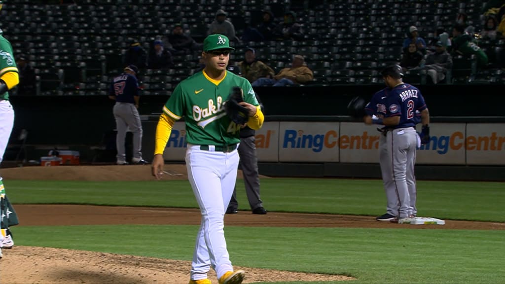 A's extend six game winning streak, sweep Texas Rangers