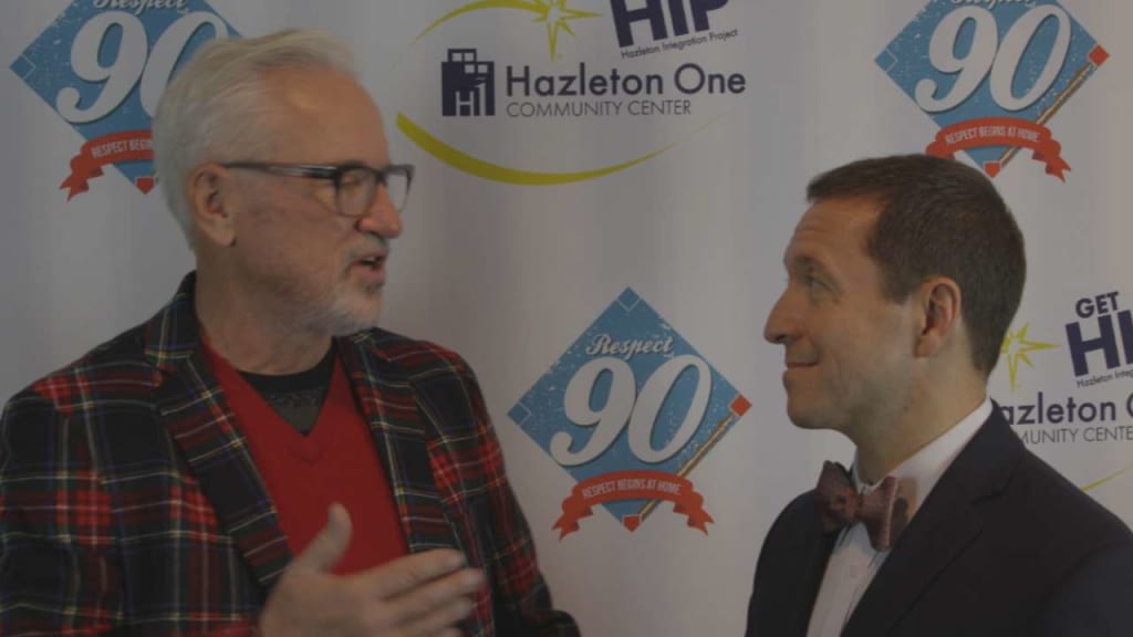 Chicago Cubs Manager Joe Maddon hosts annual Thanksmas meal at