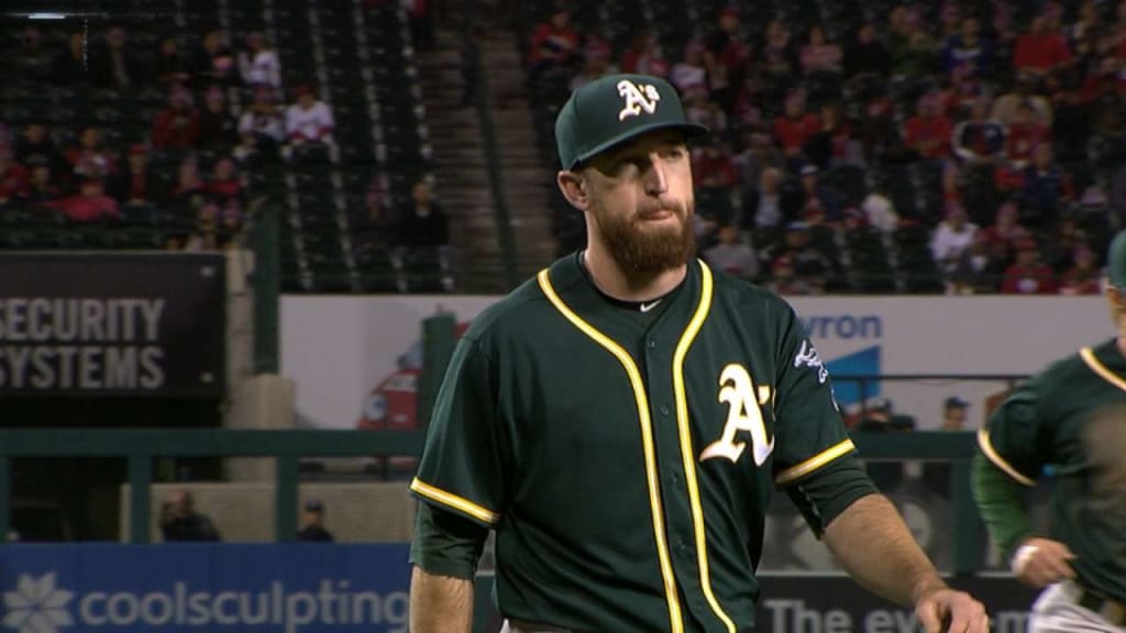 Ike Davis, former Mets not-a-pitcher, struck out the side in his