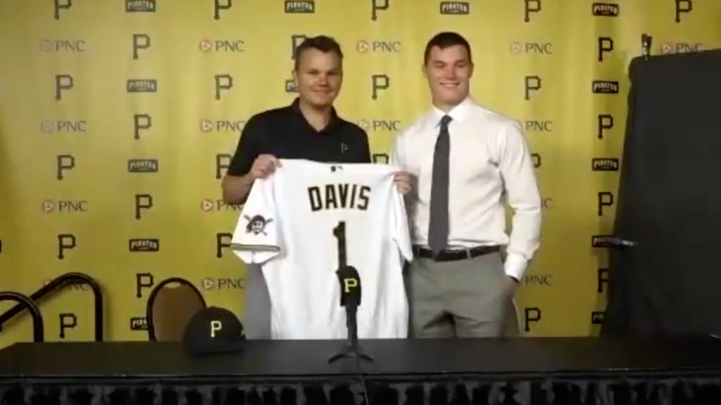 Pirates sign Henry Davis