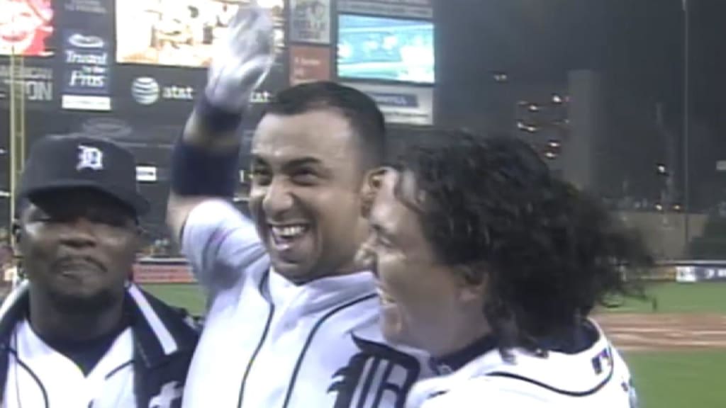 Guillen's walk-off homer in rain
