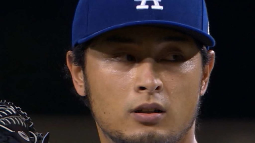 Twins looking into Darvish