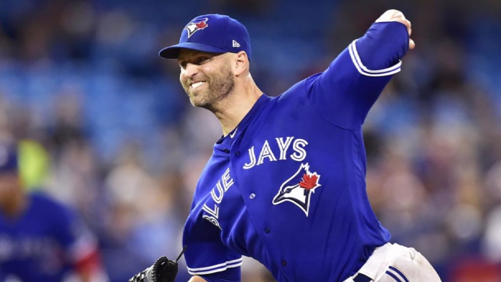 Toronto Blue Jays first baseman John Olerud swings through a pitch