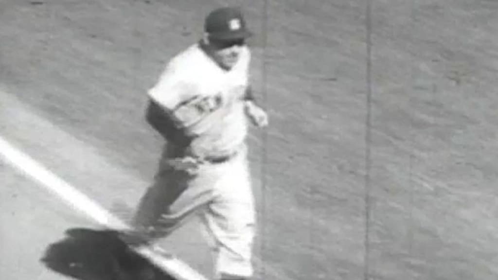 Yogi Berra wearing the 10 World Series rings he won as a player : r/baseball