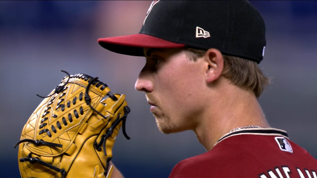 Luke Weaver fans Isan Díaz