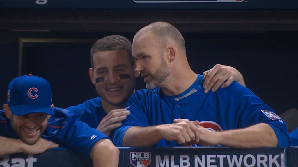 Emotional Anthony Rizzo honors retiring David Ross at Cubs rally