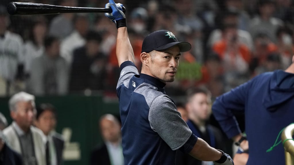 Ichiro hits homers at high school practice
