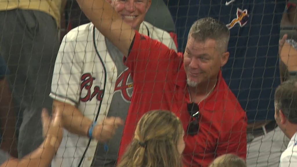 Watch: Chipper Jones drops foul ball at Braves game