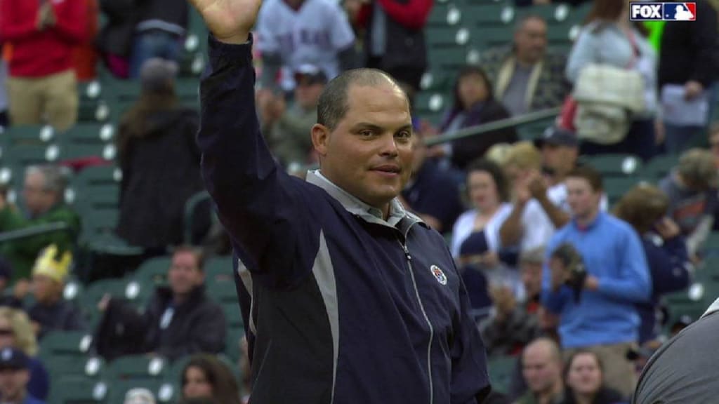 COL@DET: Pudge honored by Tigers at Comerica 