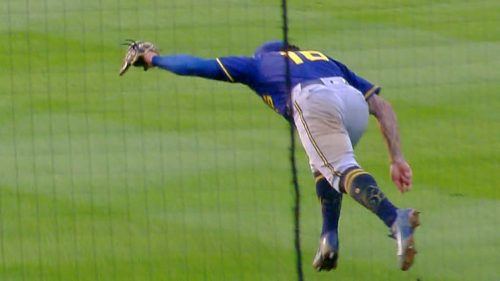 Brewers place second baseman Kolten Wong on IL with oblique strain