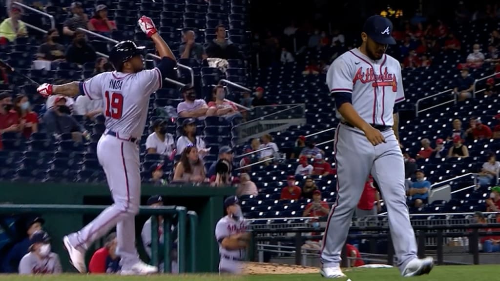 Braves' Ynoa punches bench, breaks hand, to miss 2 months