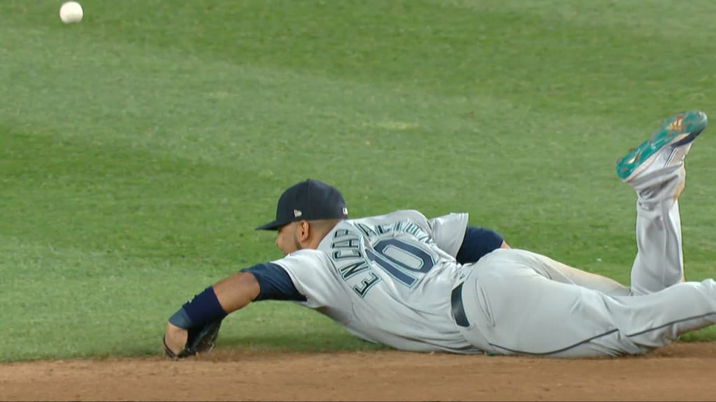 Dee Gordon injured on 90 mph fastball to wrist on night to forget vs.  Yankees, 3-1 loss, Sports