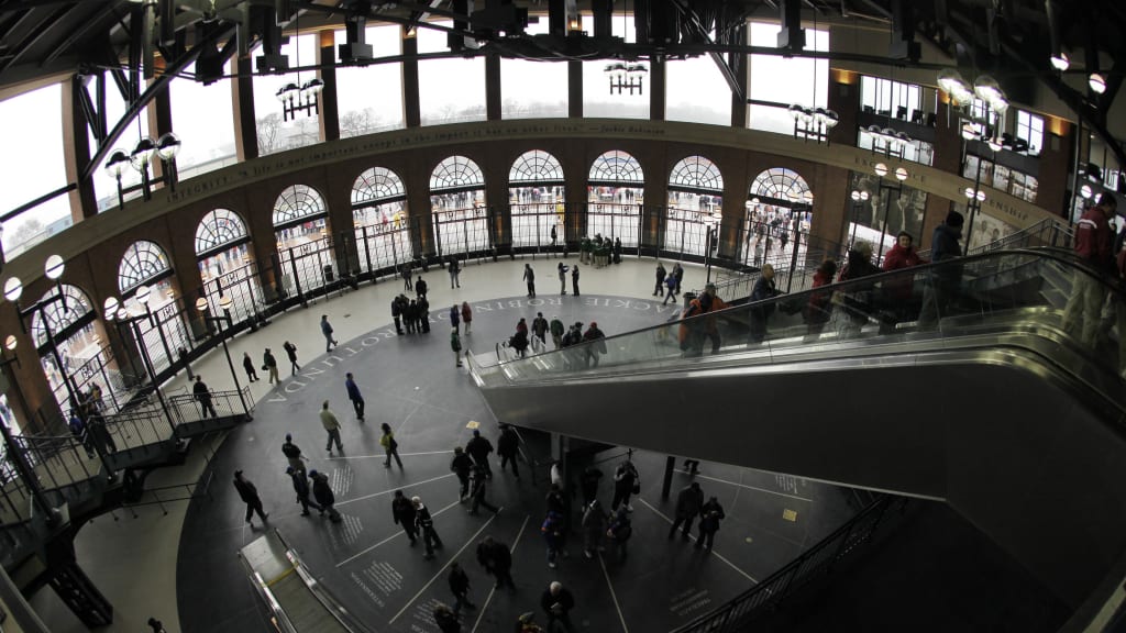 Wilpons reflect on Jackie Robinson Rotunda