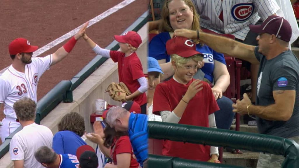 Highlight] Jesse Winker steals a young fan's phone : r/baseball