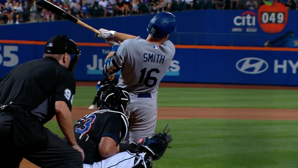 Dodgers catcher Will Smith retired by Giants closer Will Smith